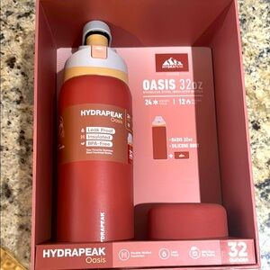 Hydrapeak Oasis 32oz Insulated Bottle Silicone Boot in Red 24hr cold 12 hr hot